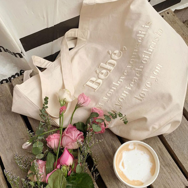 VILZSTUDIOS Stylish tote bag with embroidery design