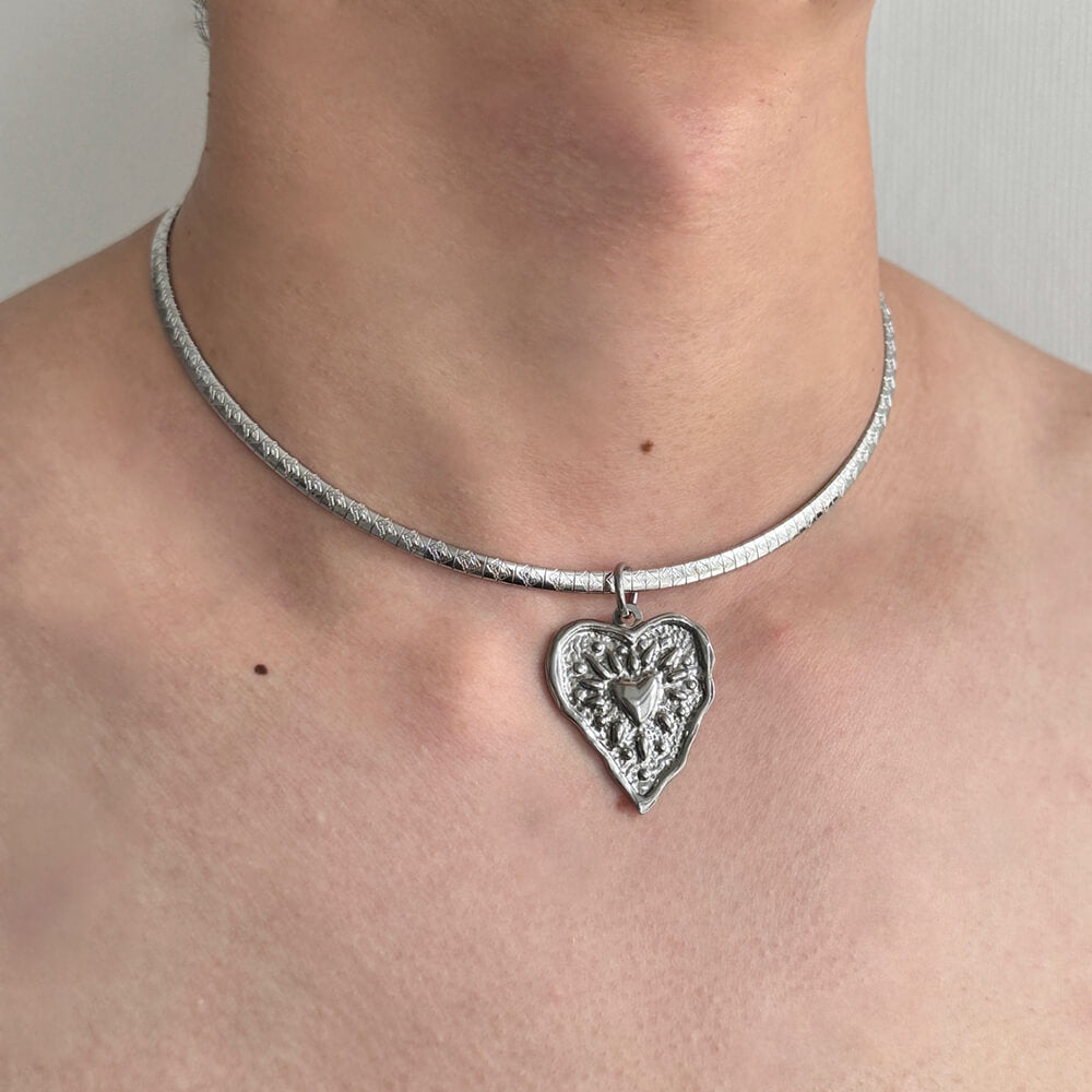 VILZSTUDIOS Stylish heart coin necklace with silver choker