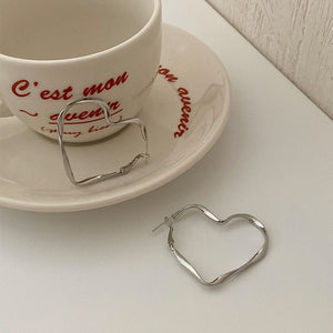 VILZSTUDIOS Minimalist heart earrings for stylish accessories