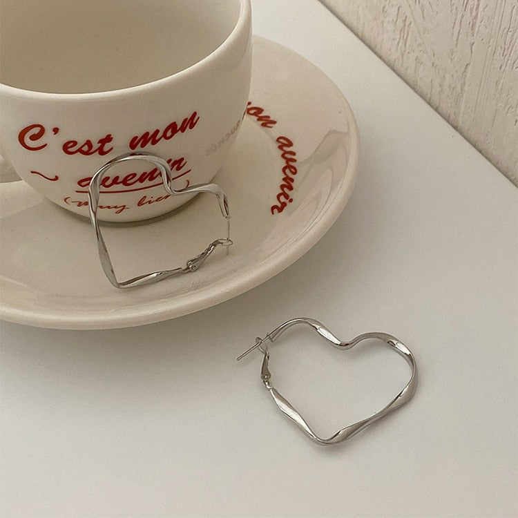 VILZSTUDIOS Minimalist heart earrings for stylish accessories