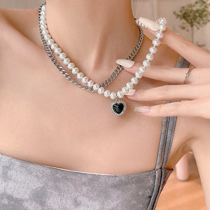 VILZSTUDIOS Stylish heart pearl necklace