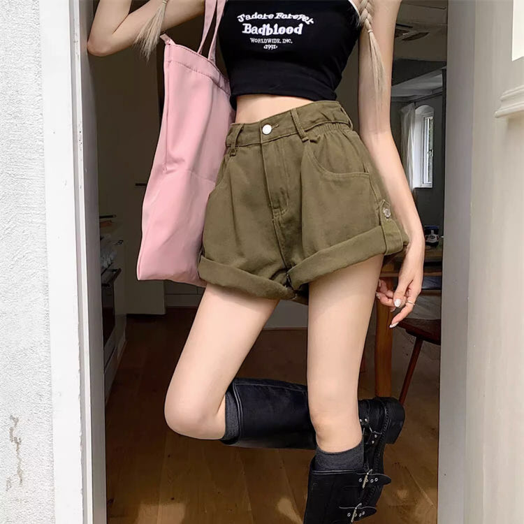 VILZSTUDIOS Chic high-waisted khaki shorts from VILZSTUDIOS