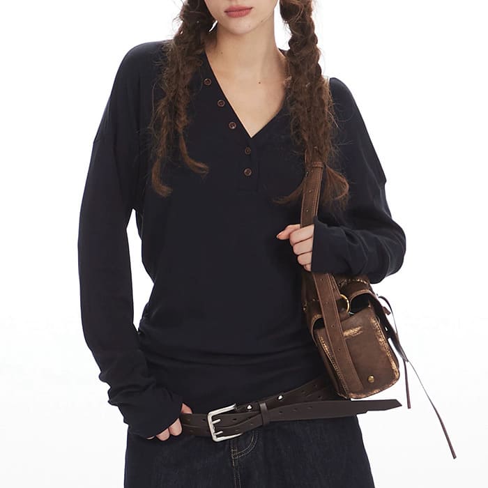 VILZSTUDIOS Chic loose fit snap V-neck top from VILZSTUDIOS