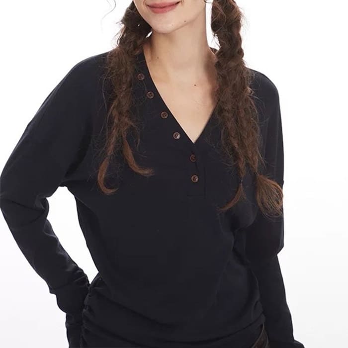 VILZSTUDIOS Chic loose fit snap V-neck top from VILZSTUDIOS