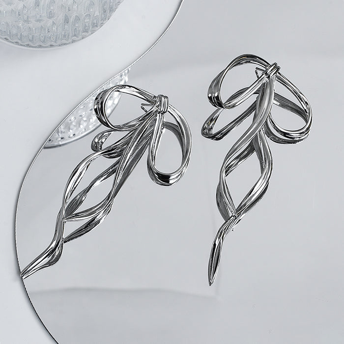 VILZSTUDIOS Stylish metallic bow earrings made from zinc alloy