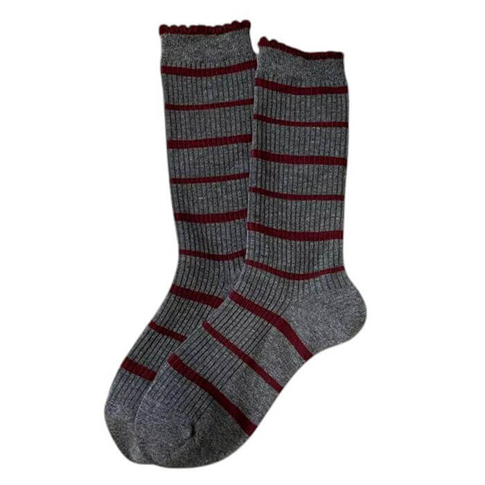VILZSTUDIOS Cozy patterned socks in red and grey