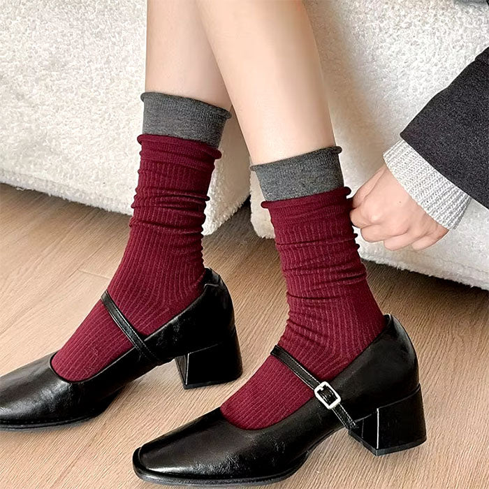 VILZSTUDIOS Cozy patterned socks in red and grey