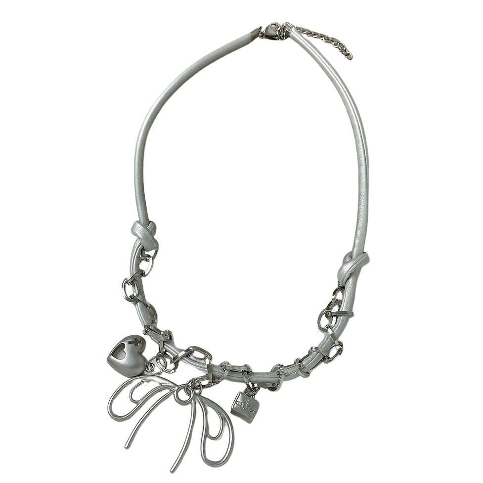 VILZSTUDIOS Fashionable necklace with silver chain and pendants