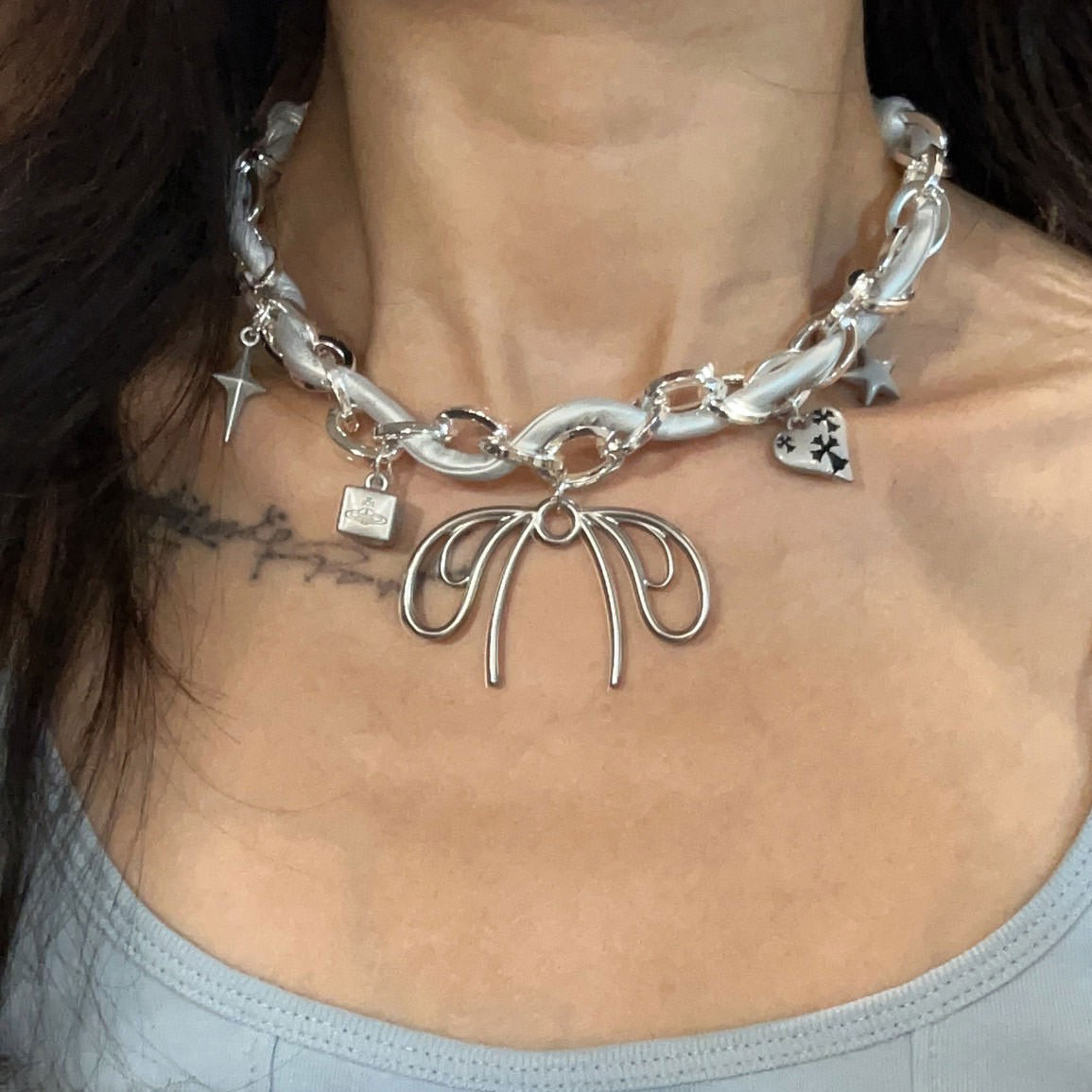 VILZSTUDIOS Fashionable necklace with silver chain and pendants
