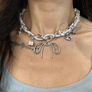 VILZSTUDIOS Fashionable necklace with silver chain and pendants