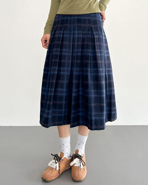 VILZSTUDIOS Chic plaid pleated midi skirt for stylish outfits