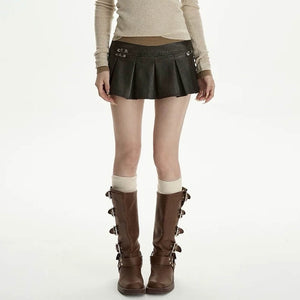 VILZSTUDIOS Chic pleated mini skirt with safety pin accents