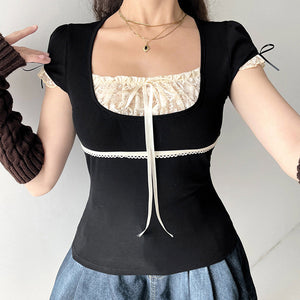 VILZSTUDIOS Stylish ruched top with square neckline and lace details