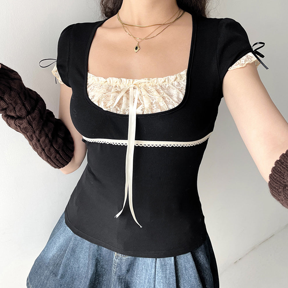 VILZSTUDIOS Stylish ruched top with square neckline and lace details