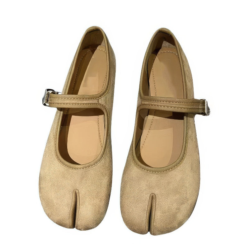 VILZSTUDIOS Chic tabi flats with split-toe design and Mary Jane strap
