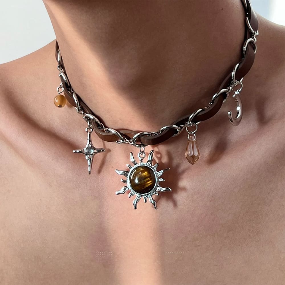 VILZSTUDIOS Stylish choker with star charm