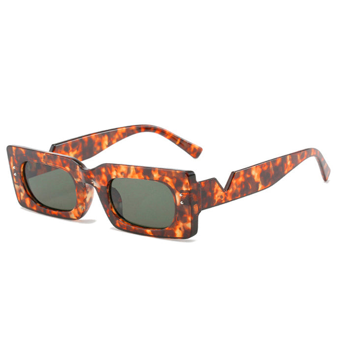 VILZSTUDIOS Stylish sunglasses with tinted lenses and thick frame