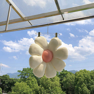 VILZSTUDIOS Cushy flower-shaped pillow for stylish home decor