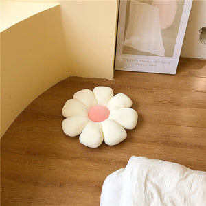 VILZSTUDIOS Cushy flower-shaped pillow for stylish home decor