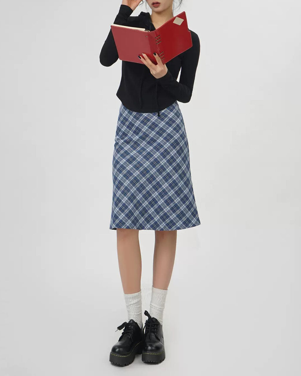 VILZSTUDIOS Fashionable plaid midi skirt for stylish outfits