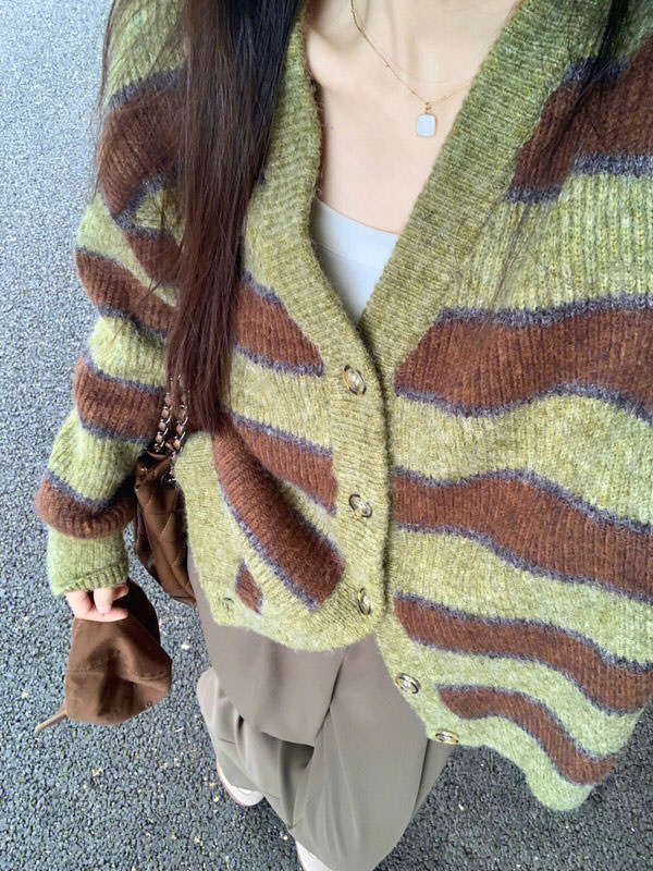 VILZSTUDIOS Chill Vibes Striped Cardigan for relaxed autumn style