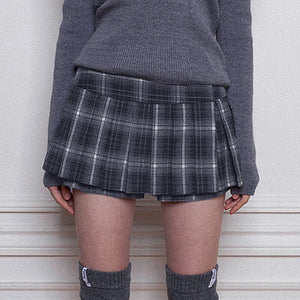 VILZSTUDIOS Classic plaid pleated skirt for fashion enthusiasts