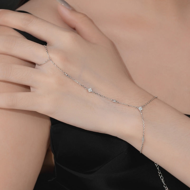 VILZSTUDIOS silver-tone clover hand chain bracelet