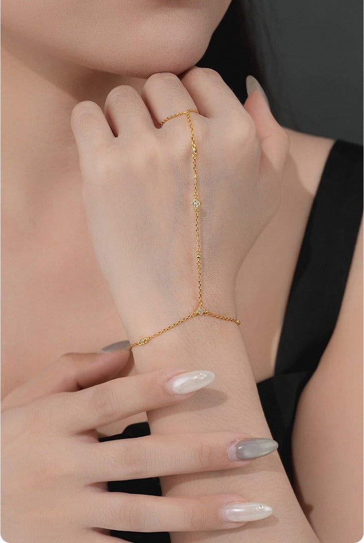 VILZSTUDIOS silver-tone clover hand chain bracelet