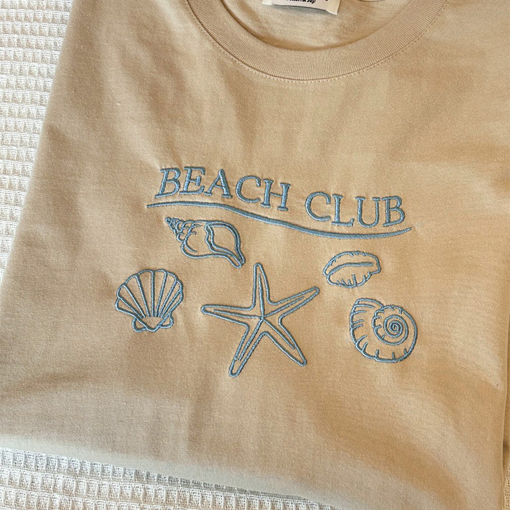 VILZSTUDIOS Fashionable beach club tee with seashell embroidery