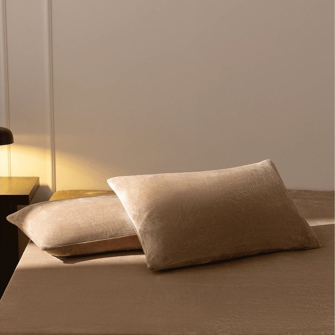 VILZSTUDIOS coffee brown fitted sheet with plush short-pile texture and elastic edges