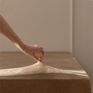 VILZSTUDIOS coffee brown fitted sheet with plush short-pile texture and elastic edges