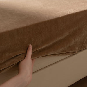 VILZSTUDIOS coffee brown fitted sheet with plush short-pile texture and elastic edges