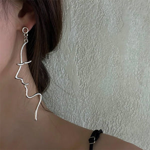 VILZSTUDIOS Minimalist face outline earrings in zinc alloy