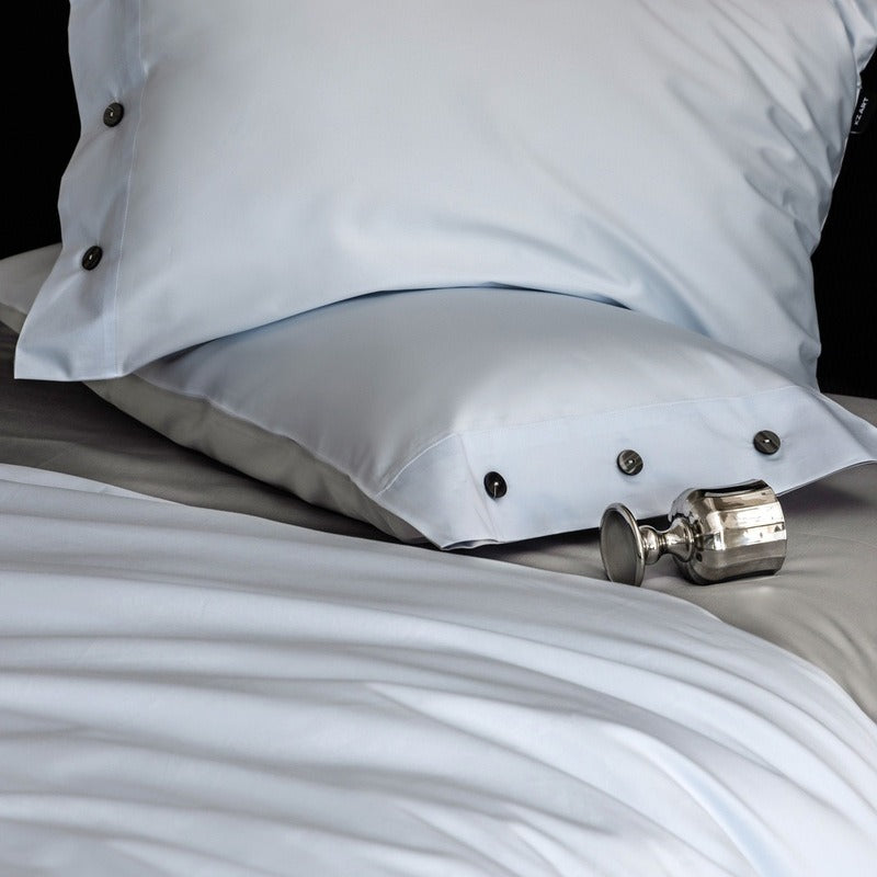 VILZSTUDIOS soft two-tone satin duvet cover set with contrasting dark pillowcase buttons