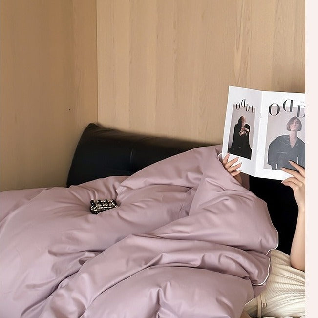 VILZSTUDIOS Neutral and pastel solid-color bedding set with contrast piping on the duvet cover and matching pillowcases