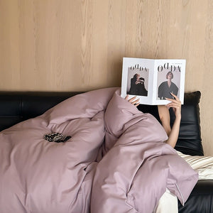 VILZSTUDIOS Neutral and pastel solid-color bedding set with contrast piping on the duvet cover and matching pillowcases