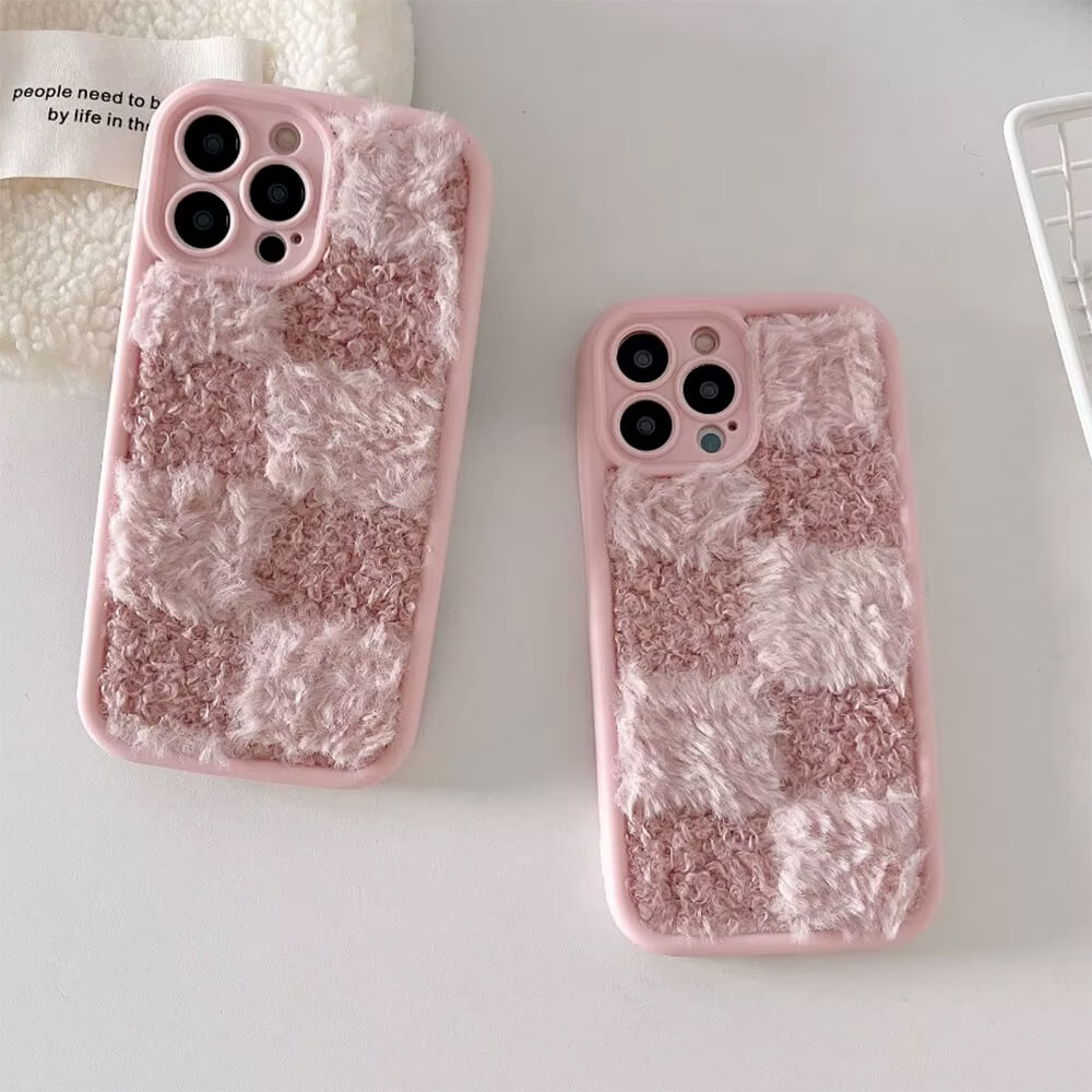 VILZSTUDIOS Stylish iPhone case with checkered pattern