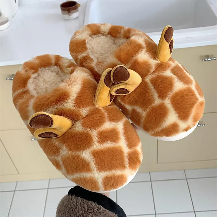 VILZSTUDIOS Cozy plush slippers in the shape of a giraffe