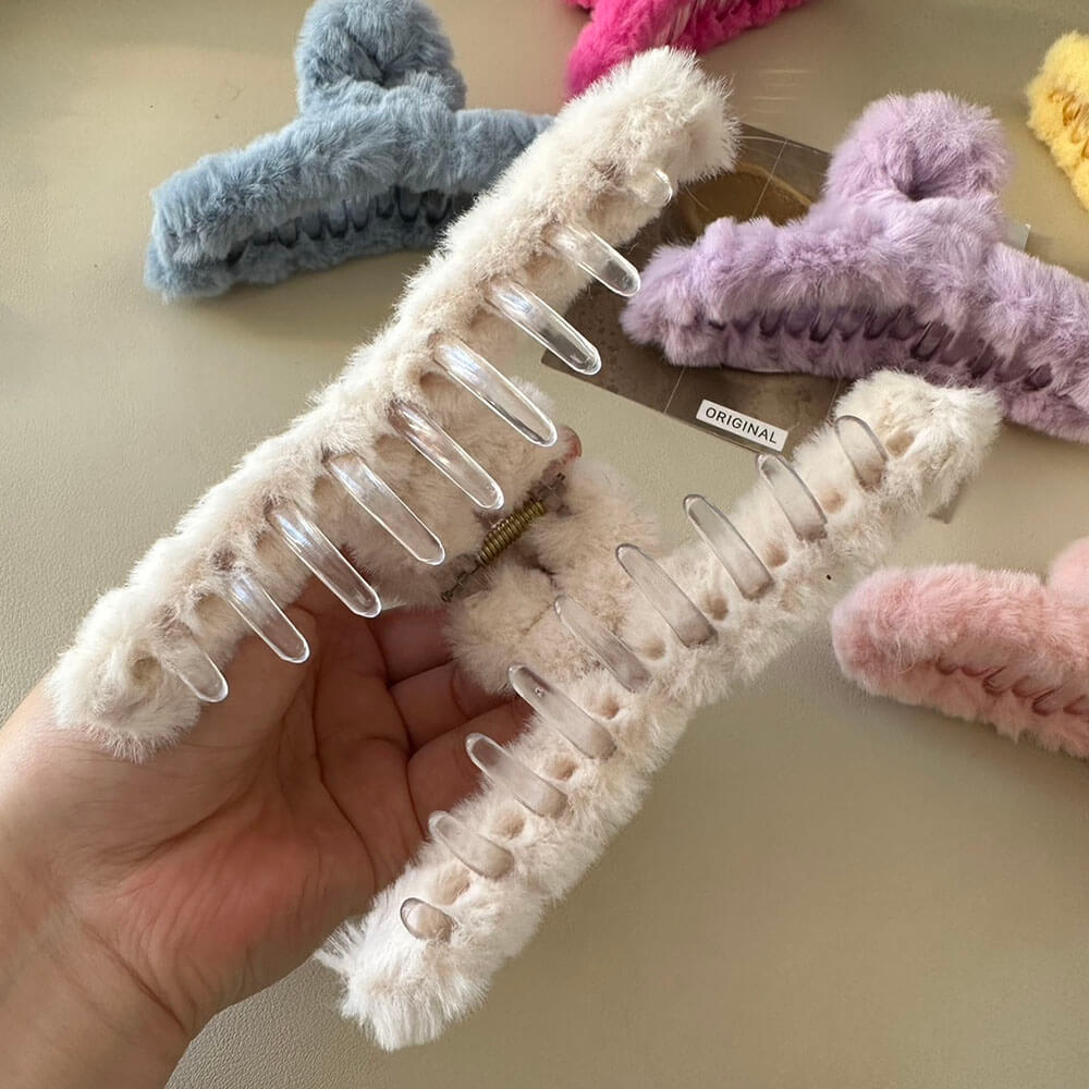 VILZSTUDIOS Plush hair claw clip for stylish hair accessories