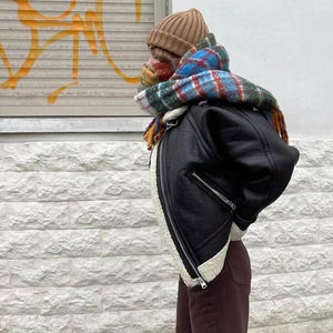VILZSTUDIOS Plaid wool scarf for stylish warmth