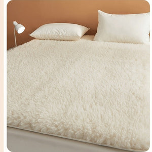 VILZSTUDIOS cream-white wool mattress pad with fluffy pile and diamond-quilted reverse