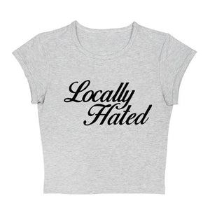 VILZSTUDIOS Stylish cropped tee with bold lettering design