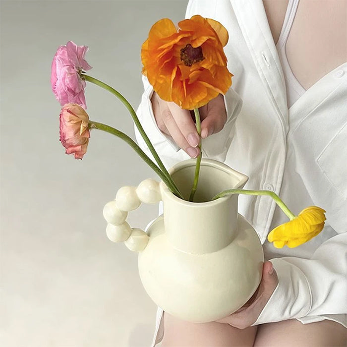 VILZSTUDIOS Decorative vase in soft pastel hues