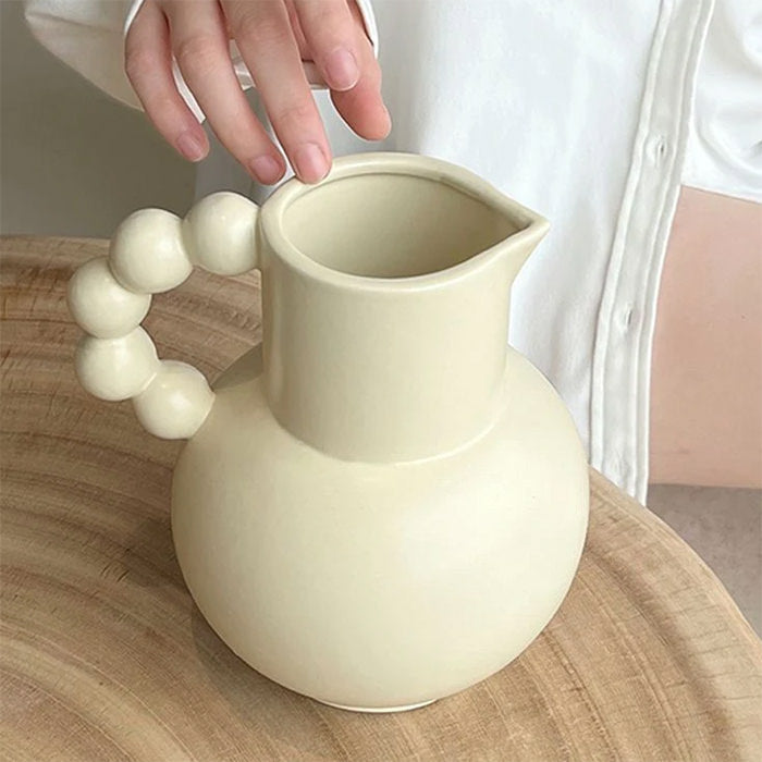 VILZSTUDIOS Decorative vase in soft pastel hues