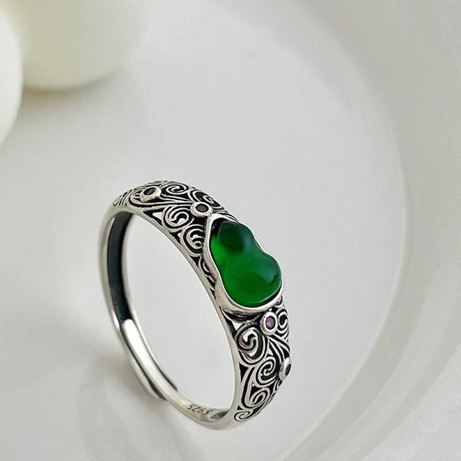 VILZSTUDIOS silver-tone ornate baroque ring with dark green cabochon