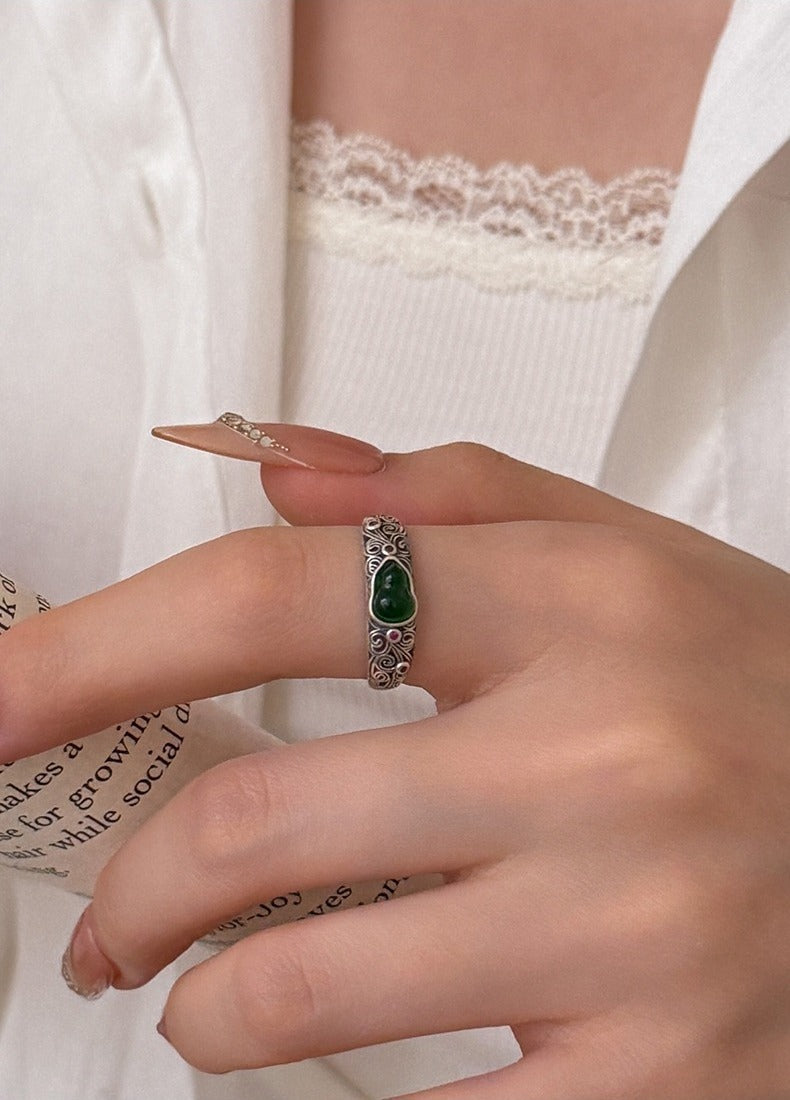 VILZSTUDIOS silver-tone ornate baroque ring with dark green cabochon