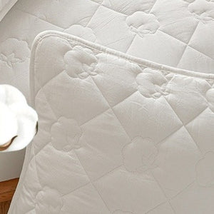 VILZSTUDIOS neutral cotton fitted sheet with diamond quilting and small floral motifs
