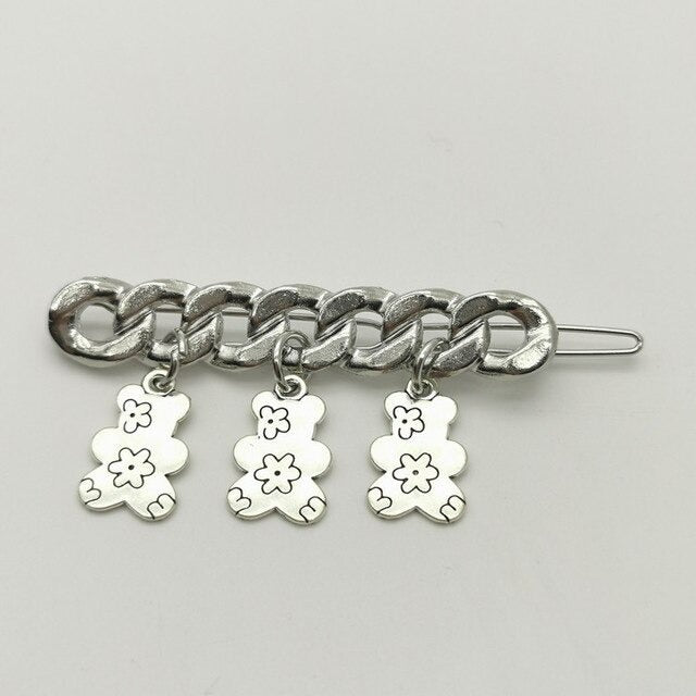 VILZSTUDIOS Fashionable hair clips for a grunge aesthetic