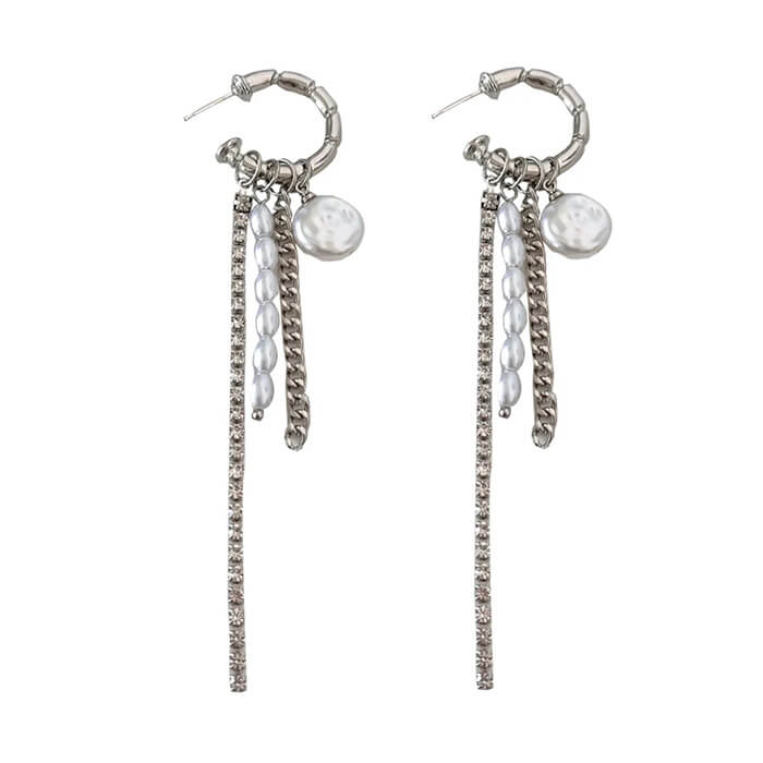 VILZSTUDIOS Stylish earrings featuring pearl chain and fringe design