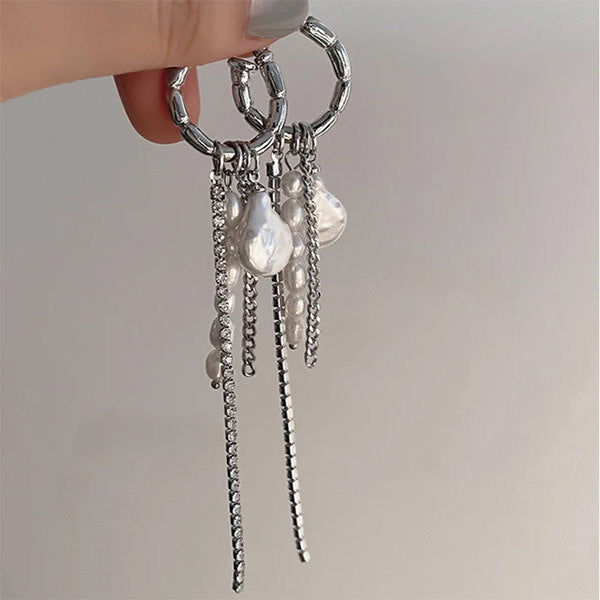 VILZSTUDIOS Stylish earrings featuring pearl chain and fringe design